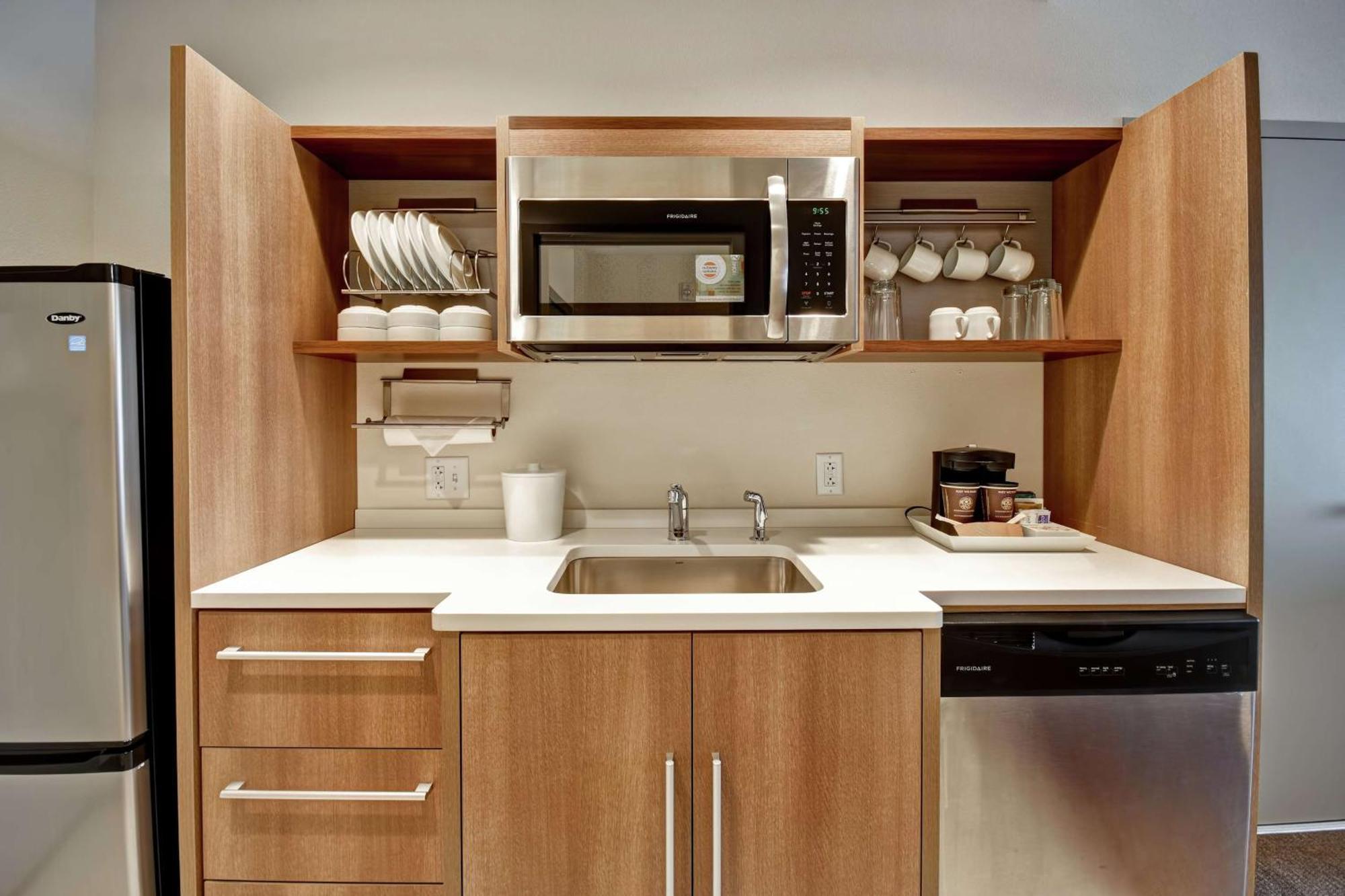 Home2 By Hilton North Springfield